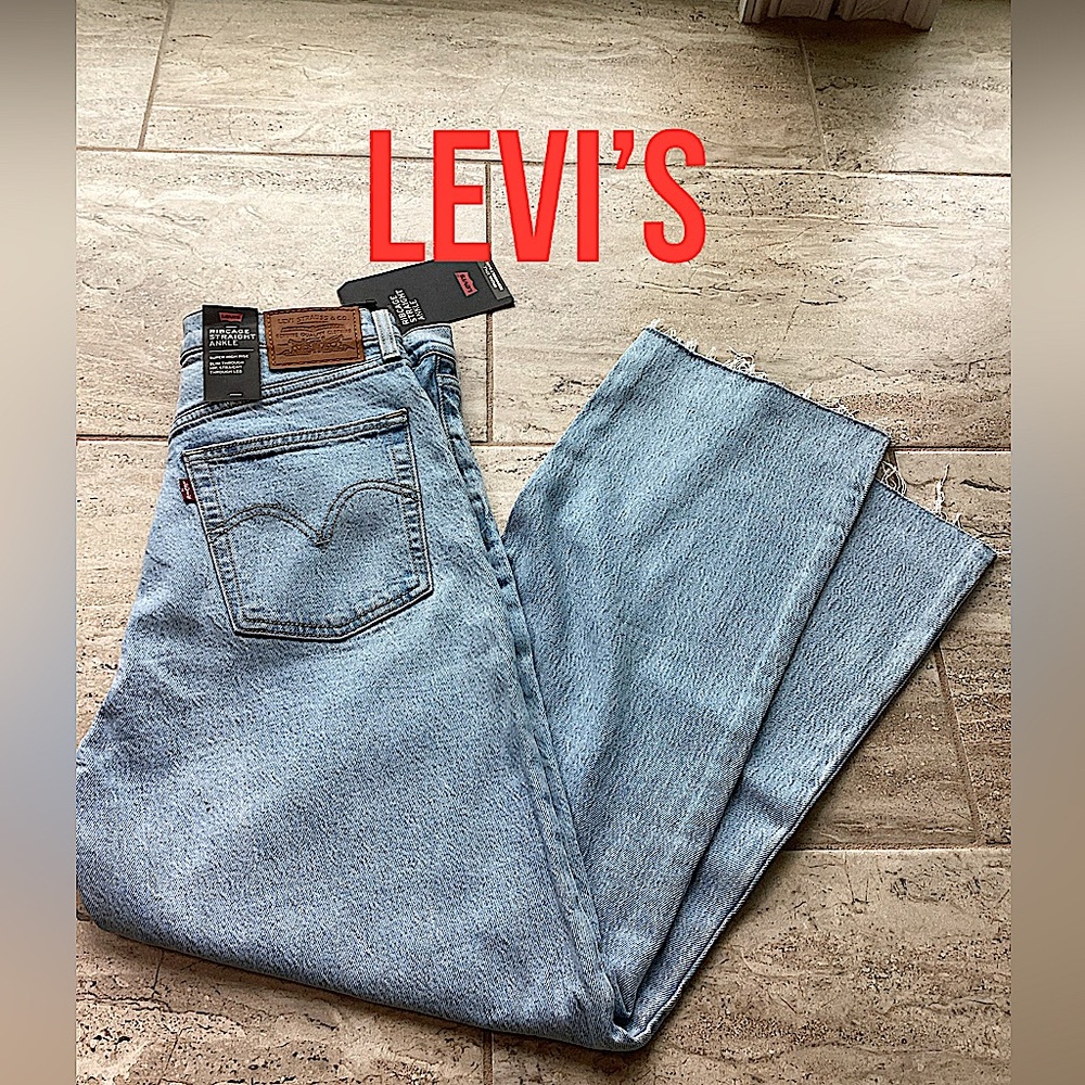 Levi’s Super High Rise Jeans. B12